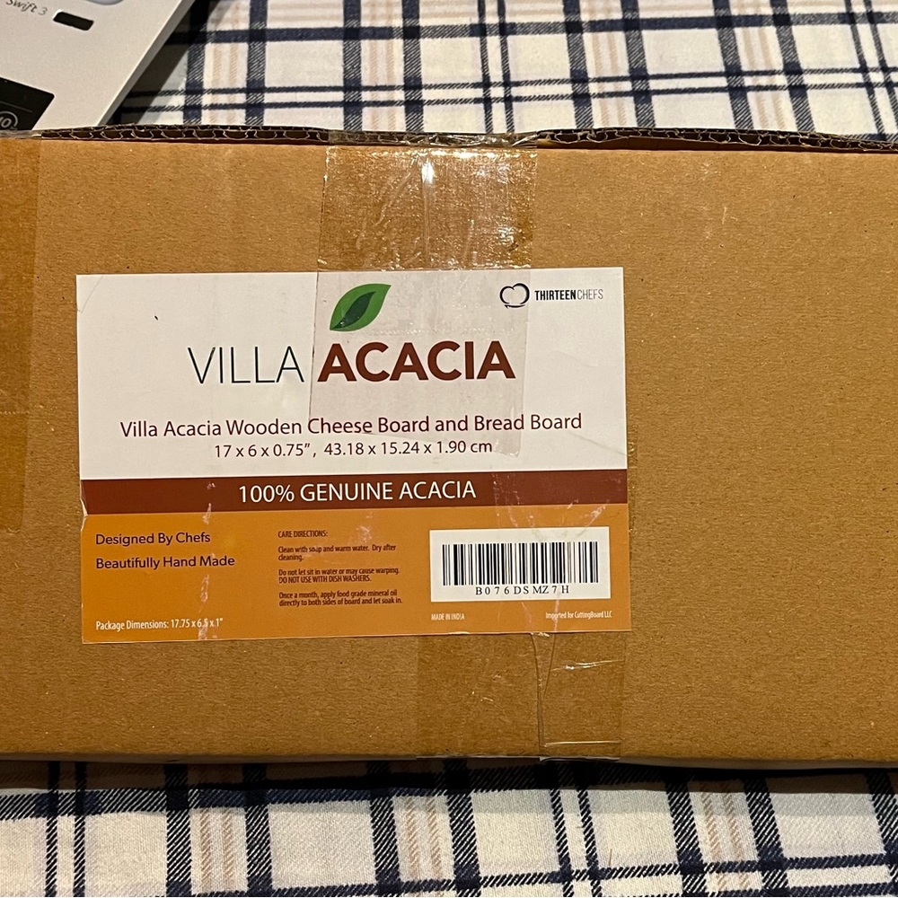 Villa Acacia Wooden Cheese and Bread Board
